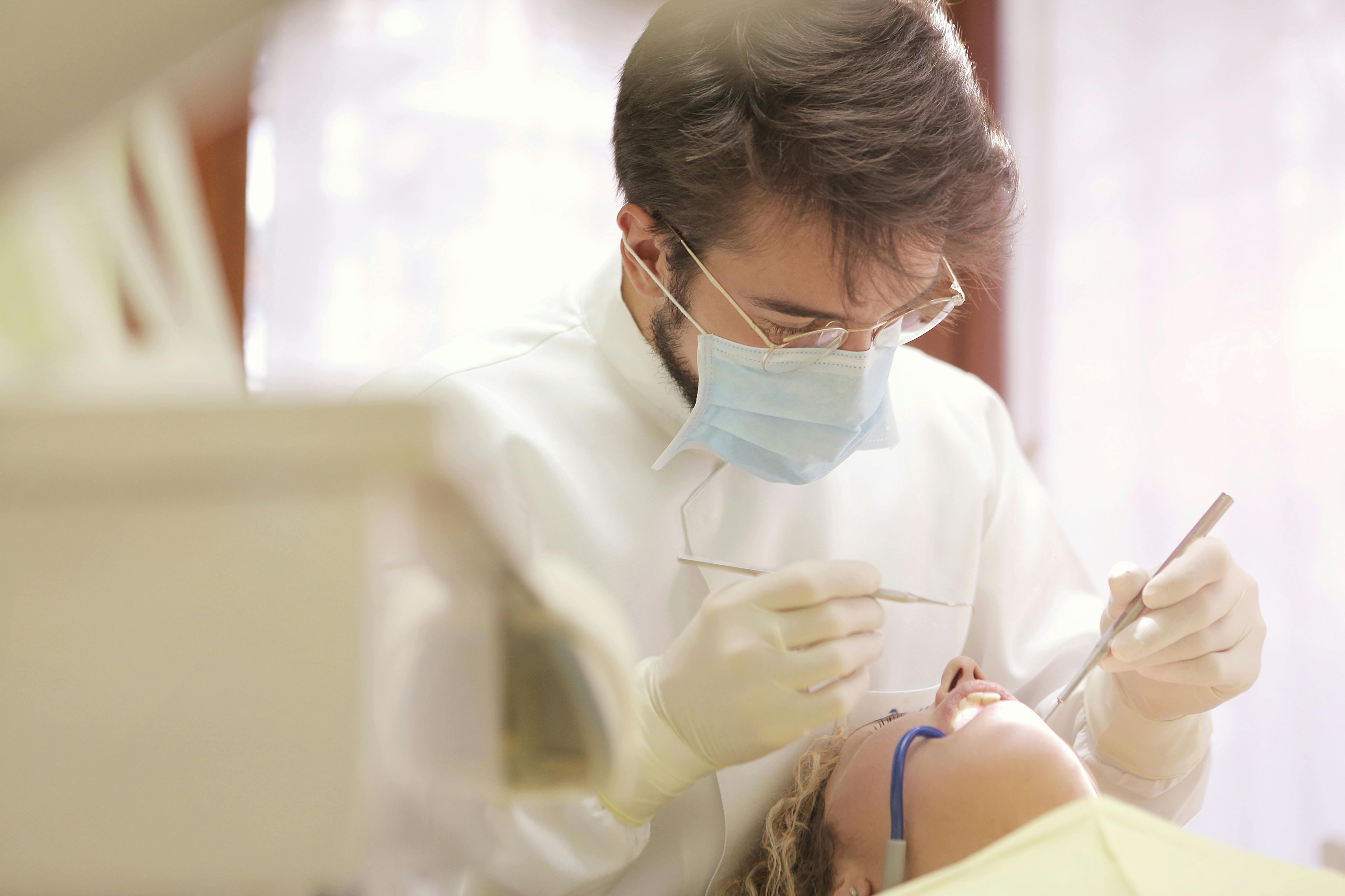 The Basics of Dental Implants: Placement Procedures and Techniques - Blog - Naxis