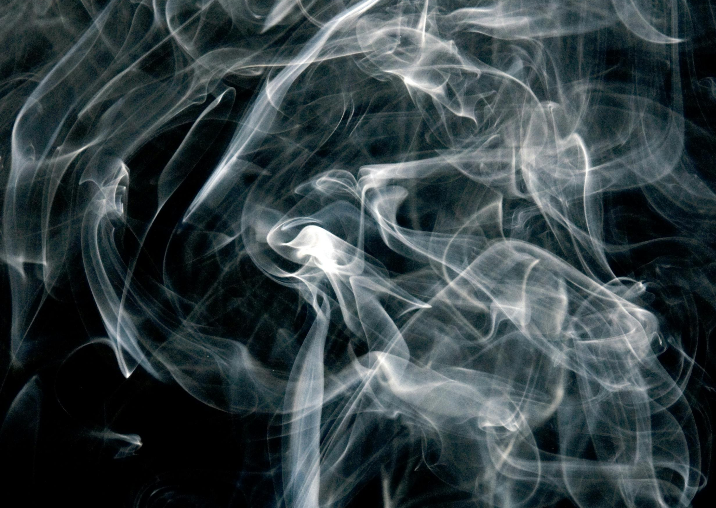 The Effects of Smoking on Dental Implants - Blog - Naxis