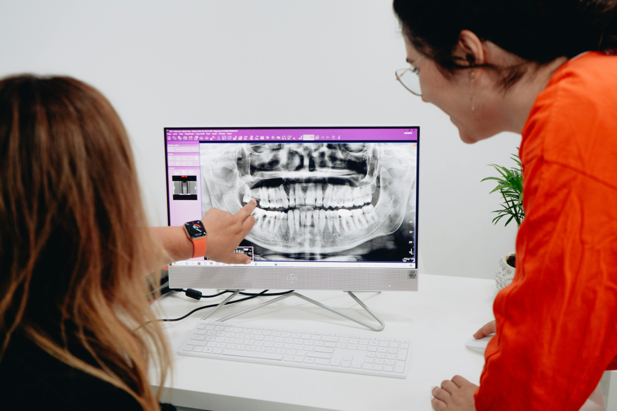 Dental Implants: Success Rates and Risk Factors - Blog - Naxis