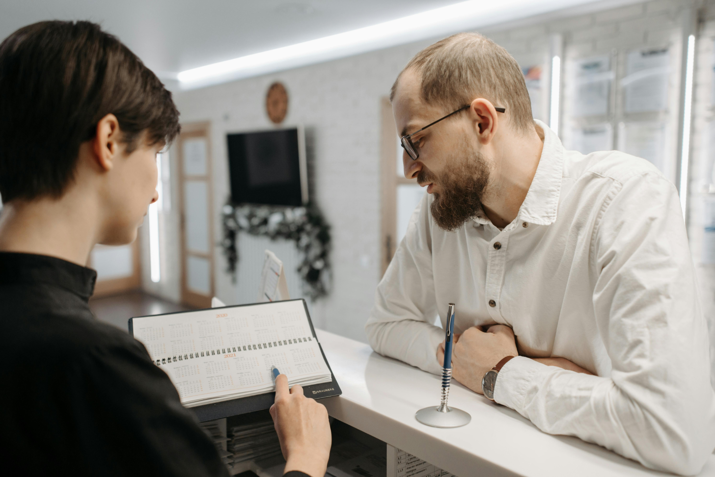Dental Implants vs. Dentures: Making an Informed Choice - Blog - Naxis